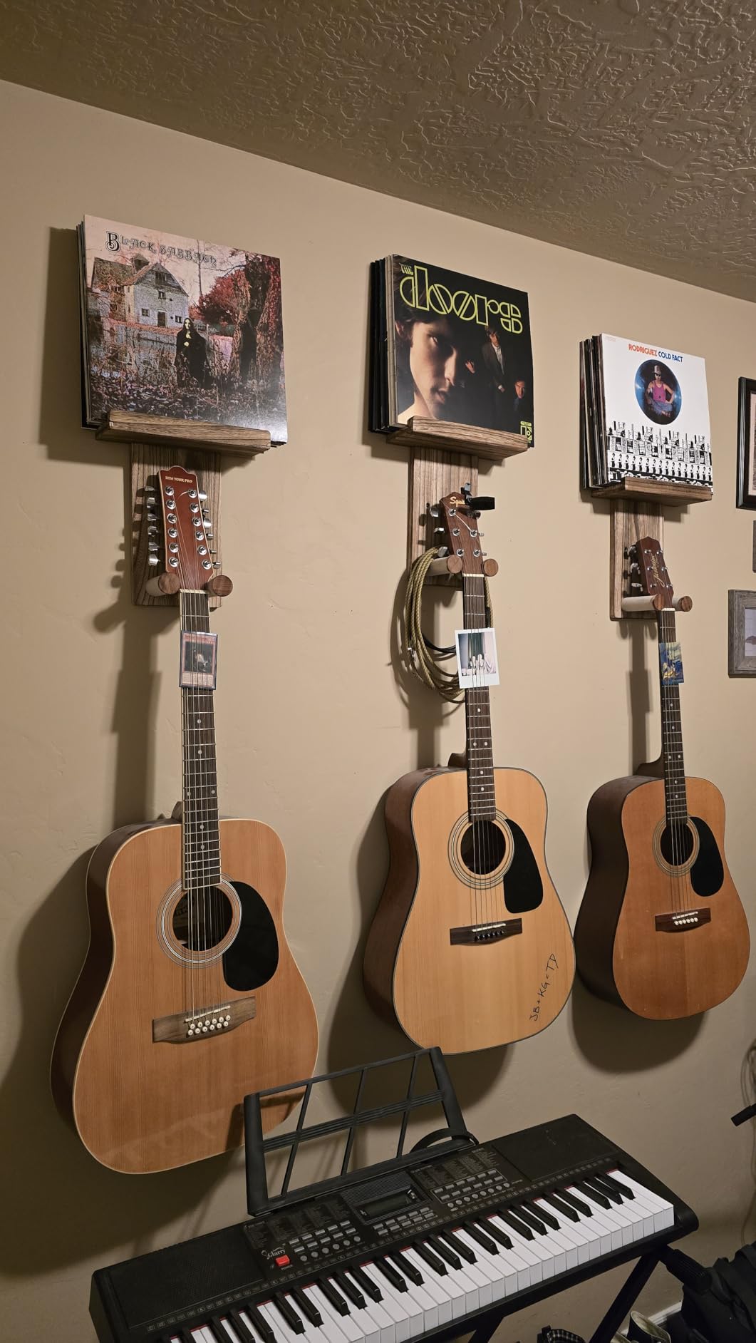 Keebofly Guitar Wall Mount Hanger with Shelf & Pick Holder, 2 Pack customer photo 1