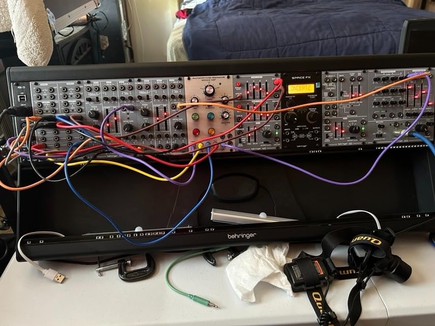 Behringer 305 EQ/MIXER/OUTPUT Legendary Analog Parametric EQ, Mixer and Output Module for Eurorack customer photo 1
