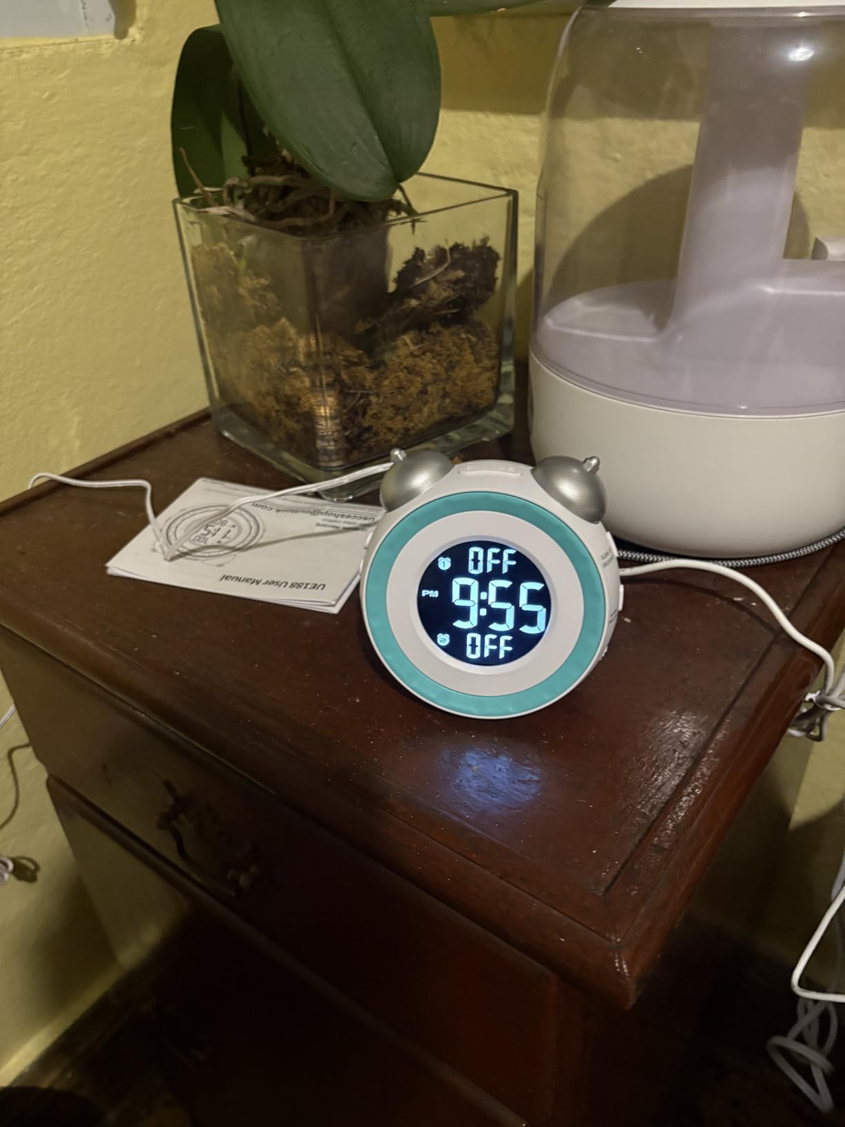 uscce Loud Dual Alarm Clock with Powerful Adjustable Bed Shaker customer photo 1