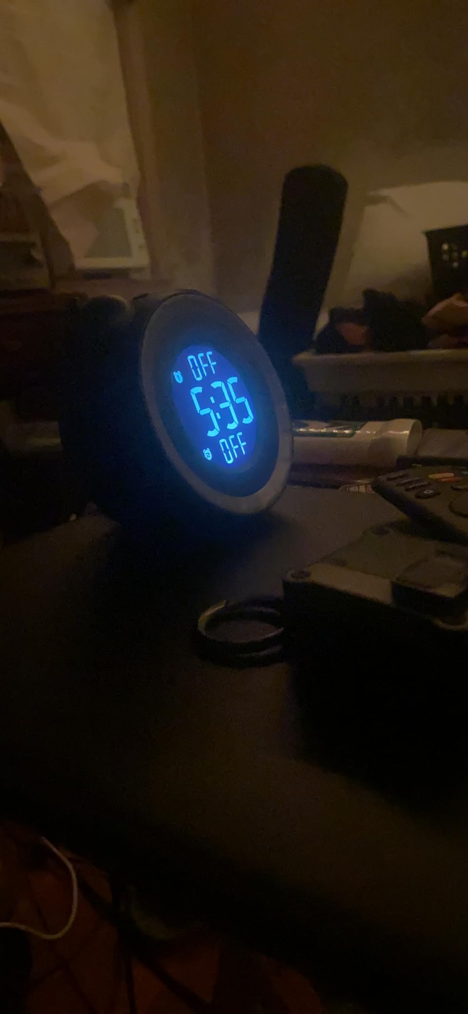 uscce Loud Dual Alarm Clock with Powerful Adjustable Bed Shaker customer photo 2