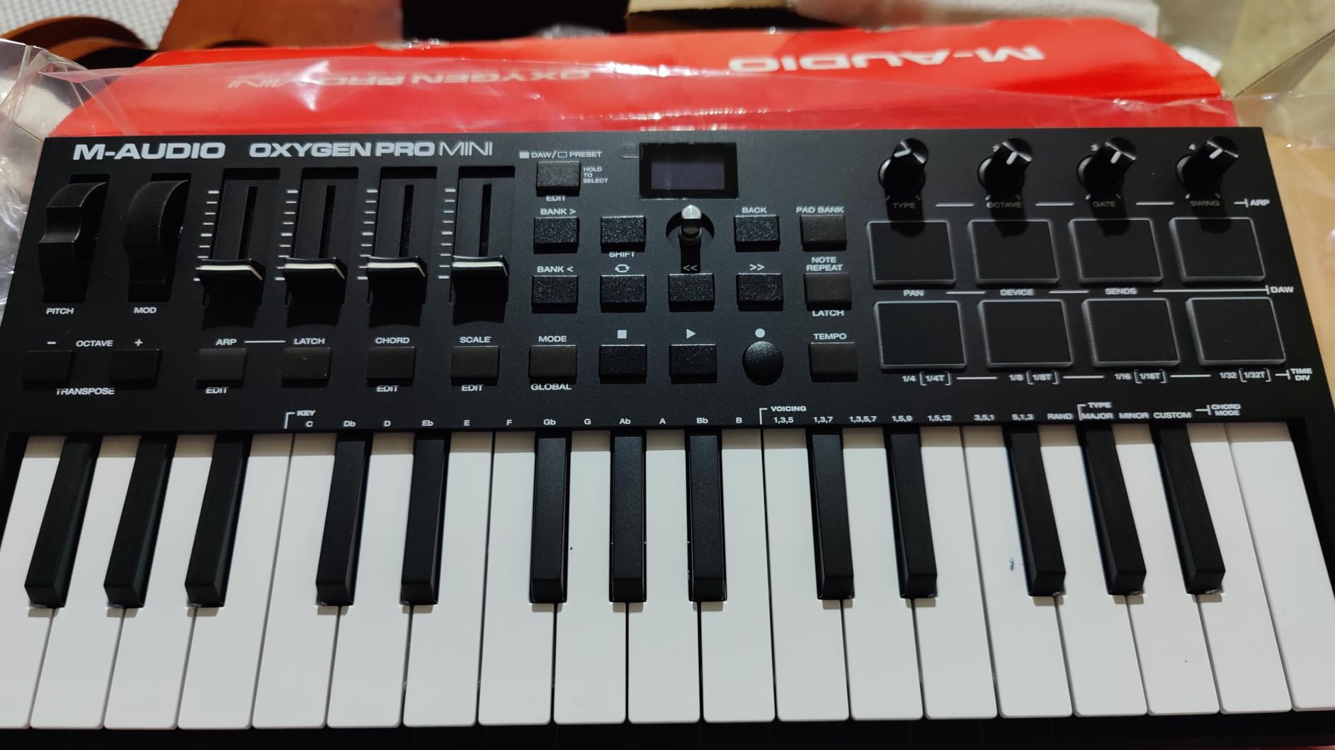 M-AUDIO Oxygen Pro Mini 32 USB MIDI Keyboard Controller | 32 Velocity-Sensitive Mini-Keys, 8 Beat Pads, 4 Knobs, 4 Faders, and Bundled DAW Recording Software, for Music Production customer photo 2