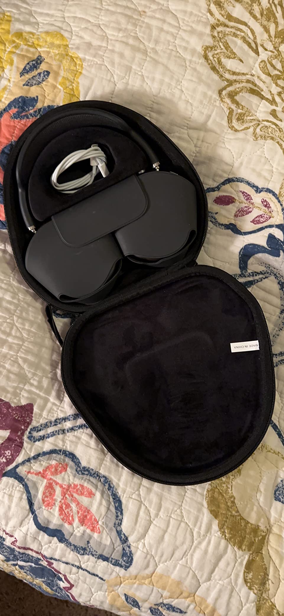 co2CREA Hard Case with Sleep Mode for Apple AirPods Max 2/1, Black customer photo 2