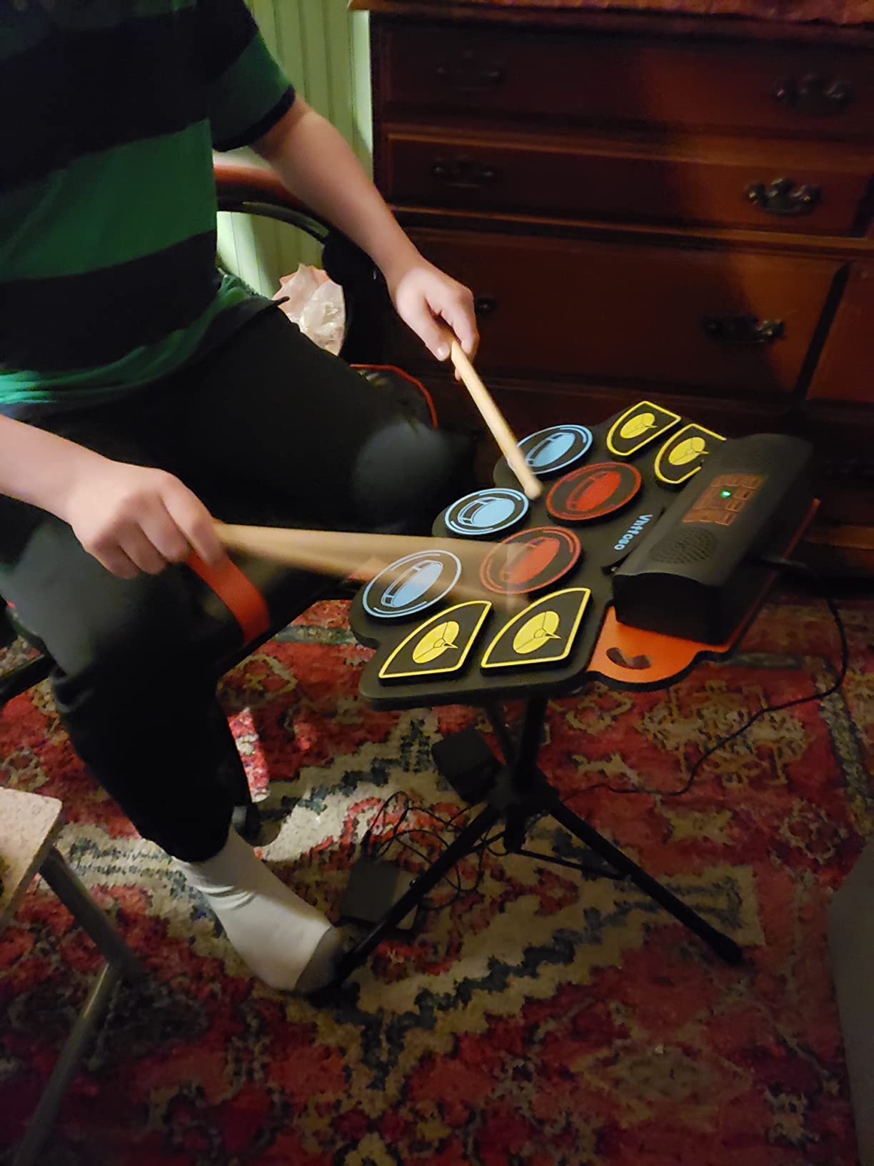Electric Drum Set for Kids, Electronic Drum Pad with Light Up Drumsticks and Drum Stand, Bulit-in Double Speakers and Rechargeable Battery, Kids Drum Set with LED Drumsticks, 9 Pads Digital Drum Kit customer photo 1