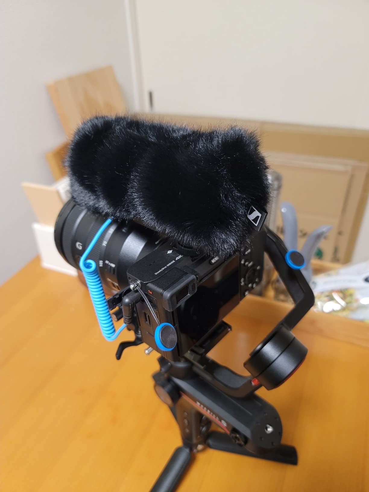 SENNHEISER Professional MKE 400 Directional On-Camera Shotgun Microphone with 3.5mm TRS and TRRS Connectors for DSLR, Mirrorless & Mobile , Connects with Auxiliary customer photo 2