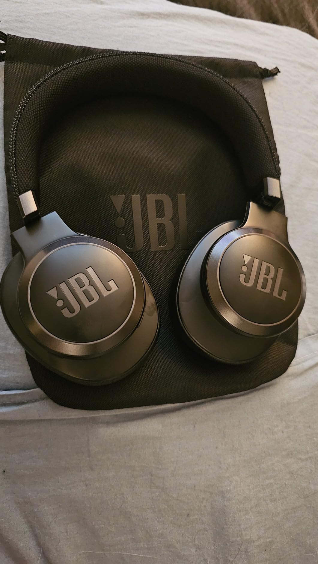 JBL Live 660NC - Over-Ear Nc Headphones - Black customer photo 1