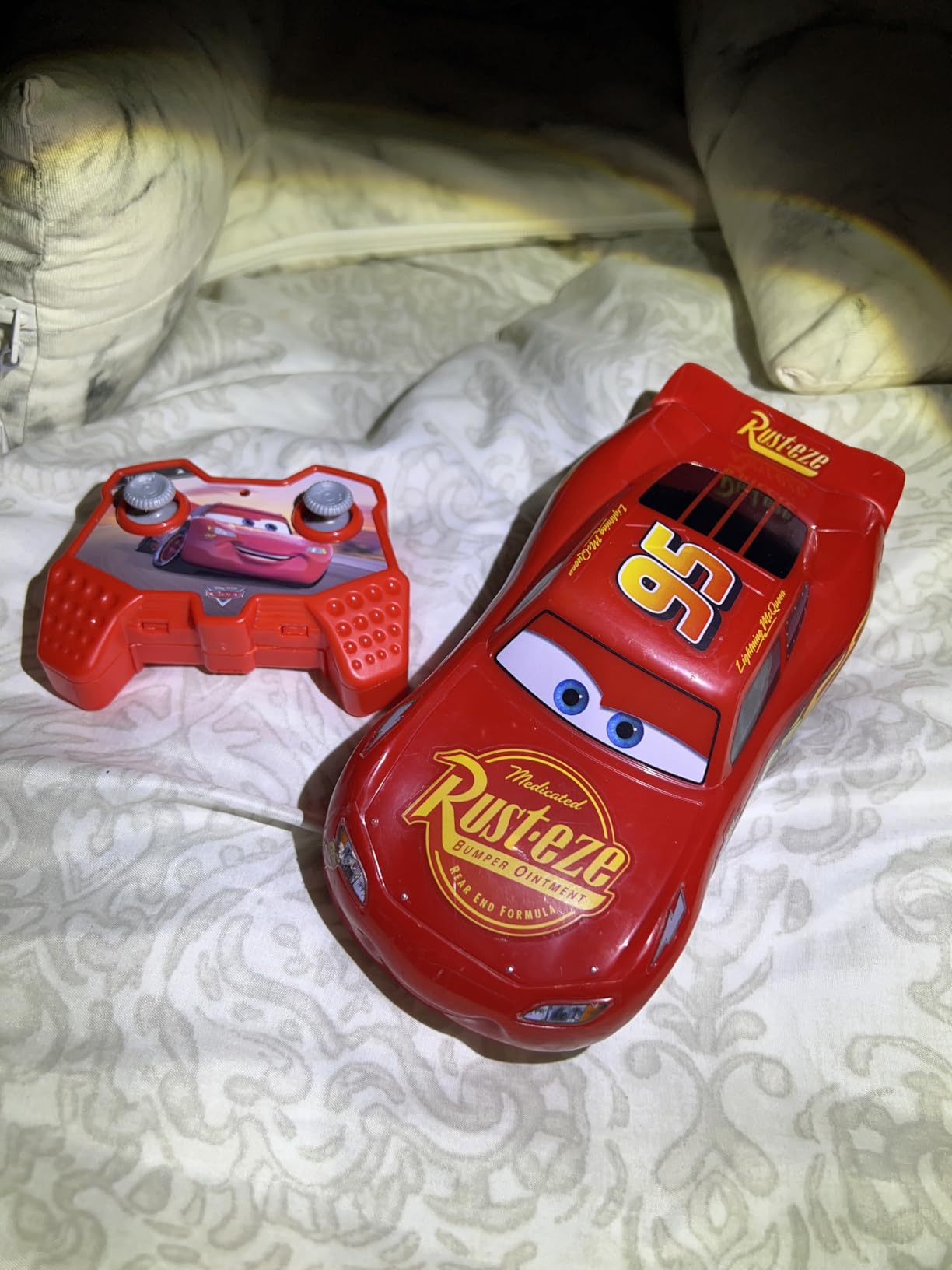 Jada Toys Pixar Cars 1:24 Lightning McQueen RC Remote Control Car 2.4 GHz Red Toys for Kids customer photo 1