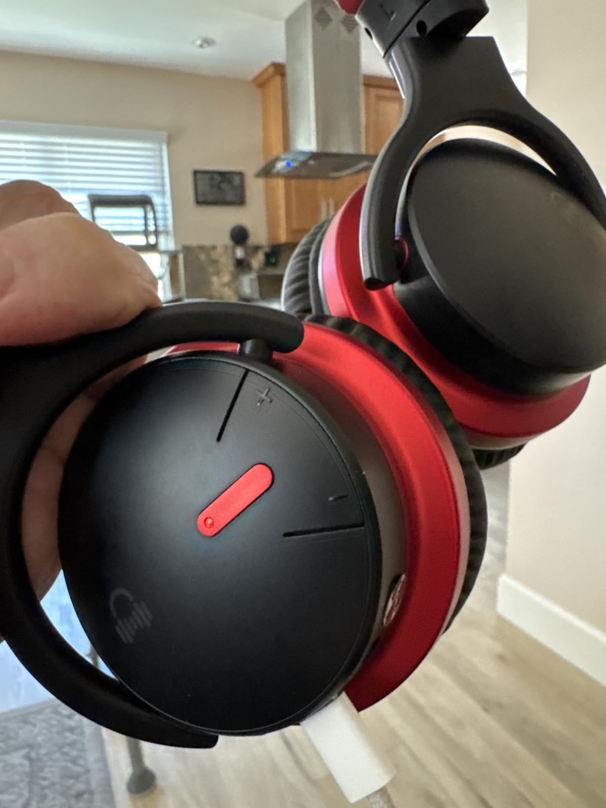 MOVSSOU Million Sold Classic E7 Active Noise Cancelling Headphones customer photo 2