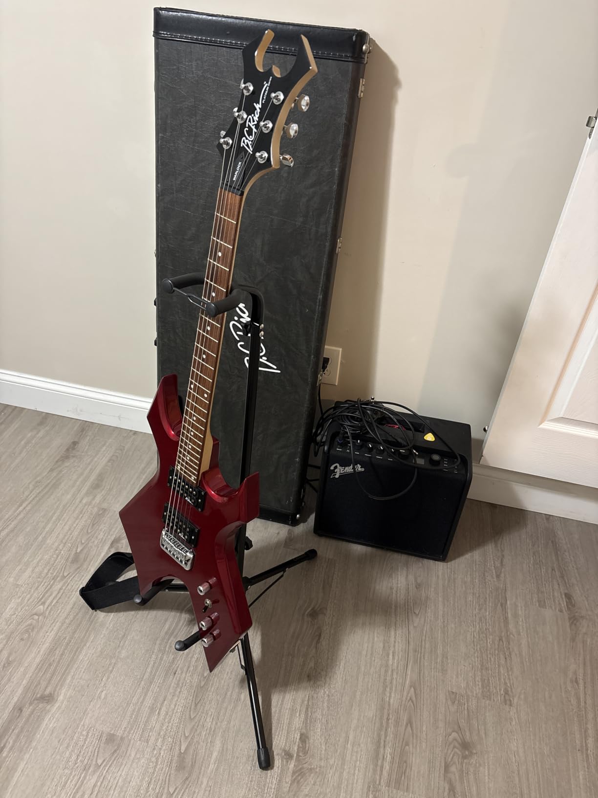 CAHAYA Guitar Stand Floor Folding Universal Adjustable Guitar Tripod Holder customer photo 2