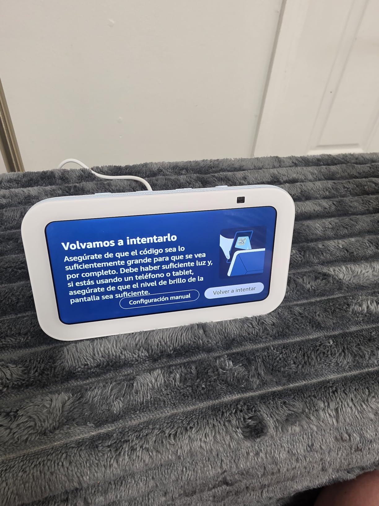 Amazon Echo Show 5 (newest model), Smart display, Designed for Alexa+, 2x the bass and clearer sound, Charcoal customer photo 1