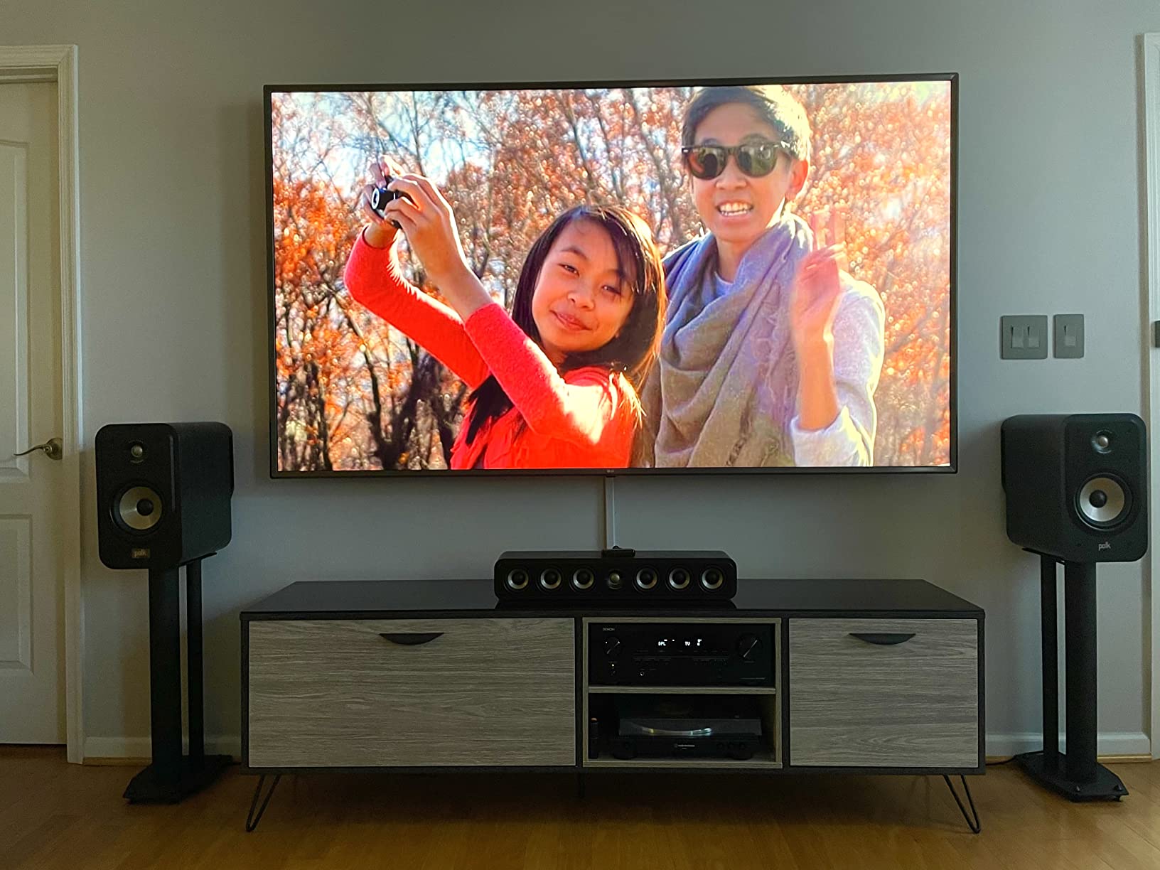 Polk Audio Signature Elite ES35 Slim Center Channel Speaker, Stunning Black customer photo 1