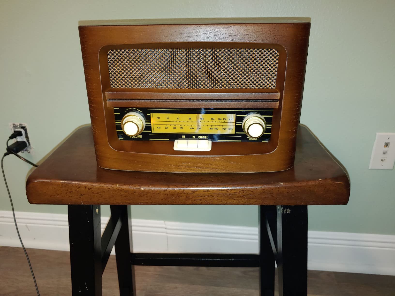 ClearClick Classic Vintage Retro Style AM/FM Radio with Bluetooth, Aux-in, & USB - Handmade Wooden Exterior Dark Brown customer photo 2