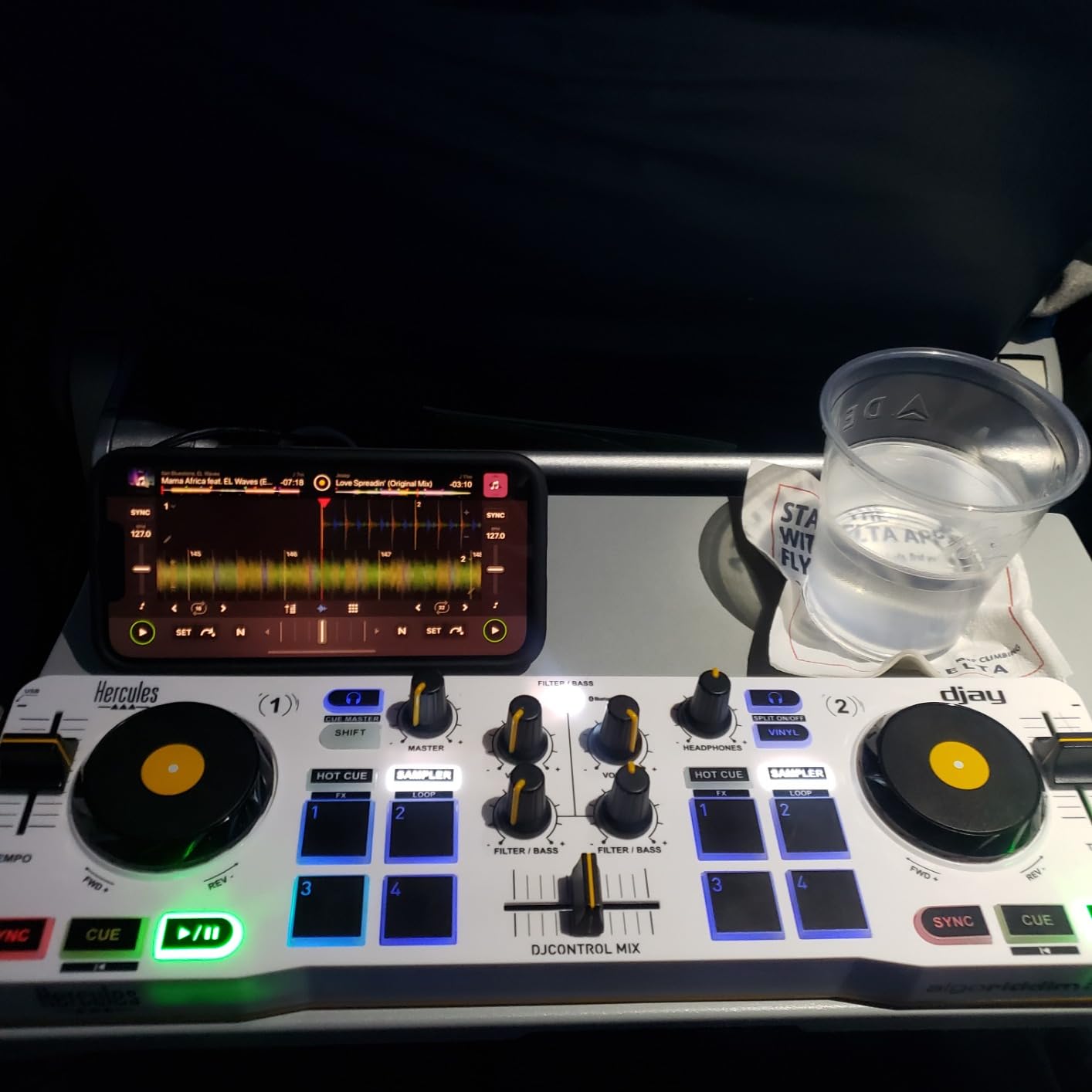 Hercules DJControl Mix – Bluetooth Wireless DJ Controller for Smartphones (iOS and Android) – dJay app – 2 Decks, White | Ultra-compact wireless Bluetooth DJ controller for smartphones with touch jog wheels, 4 performance pads, and djay app customer photo 1