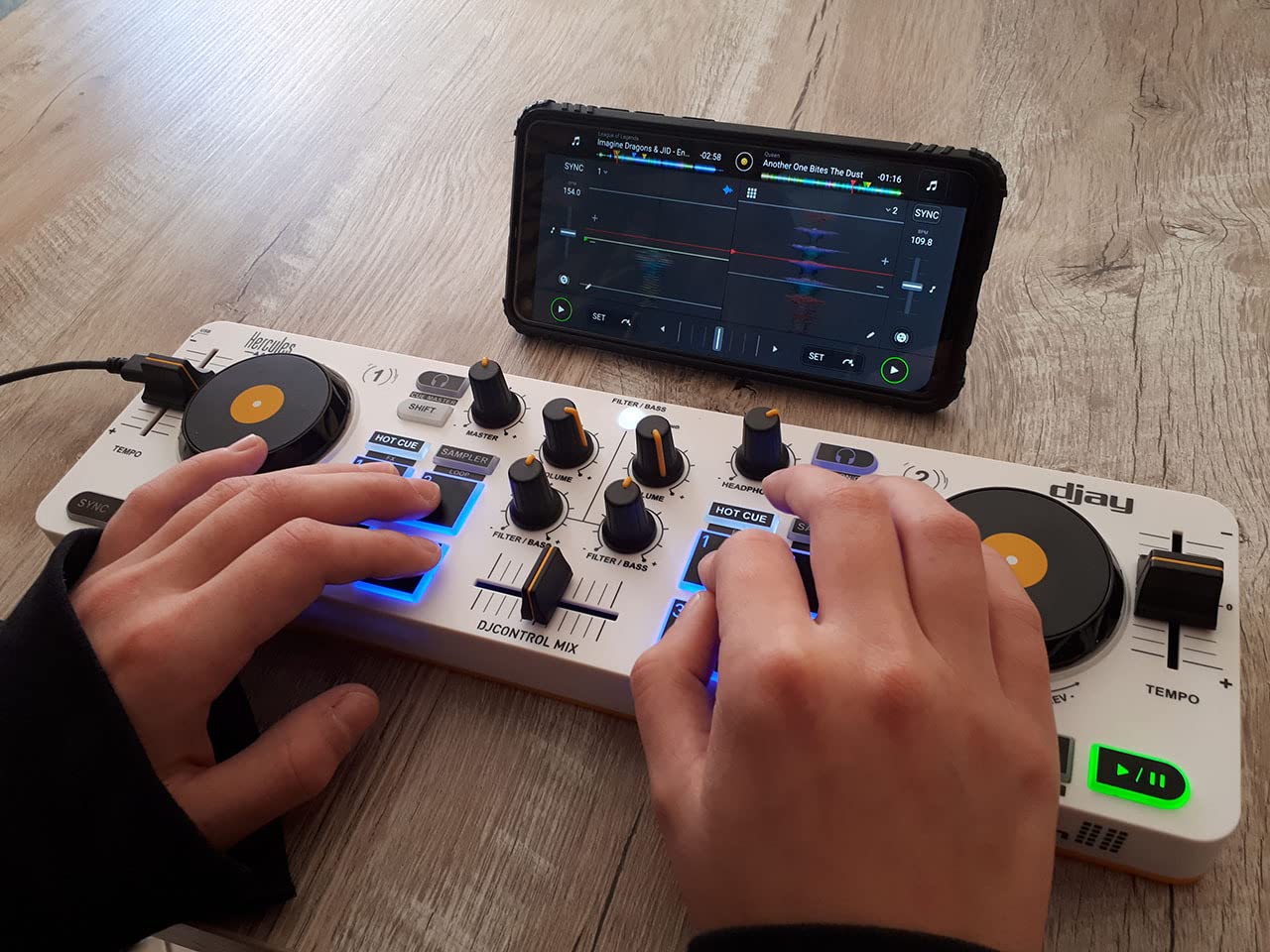 Hercules DJControl Mix – Bluetooth Wireless DJ Controller for Smartphones (iOS and Android) – dJay app – 2 Decks, White | Ultra-compact wireless Bluetooth DJ controller for smartphones with touch jog wheels, 4 performance pads, and djay app customer photo 2