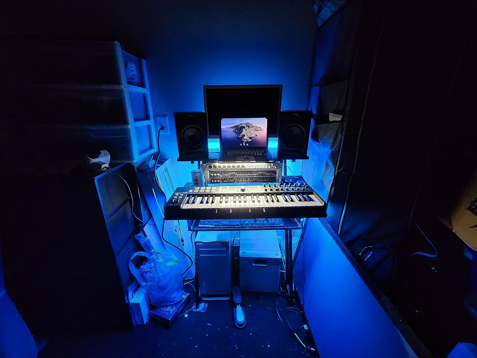 Monoprice Recording Studio Desk - with Raised Platform and Keyboard Tray, Black - Stage Right customer photo 1