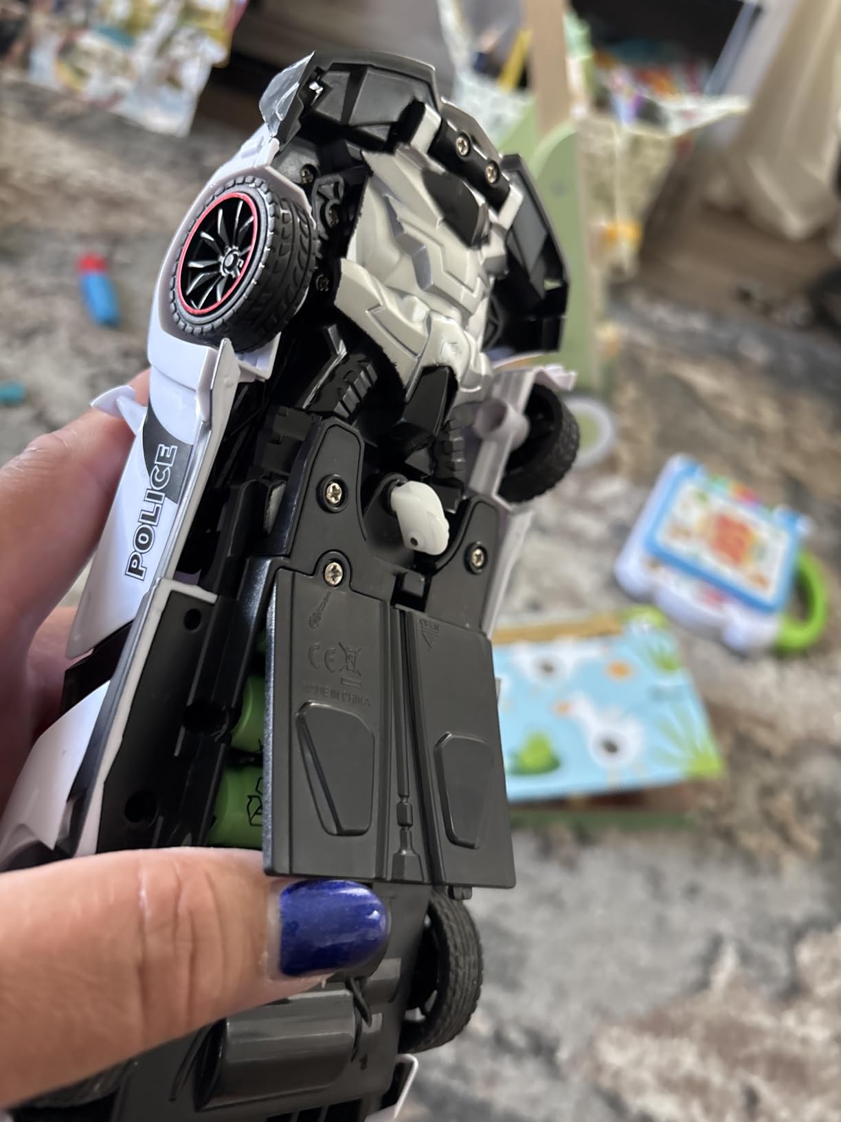 FDJ Remote Control Car - Transform Toys Car Robot, One Button Deformation to Robot with Flashing Light, 2.4Ghz 1:18 Scale Transforming Police Car Kids Toys with 360 Degree Rotating, Girls Boys Toys customer photo 2