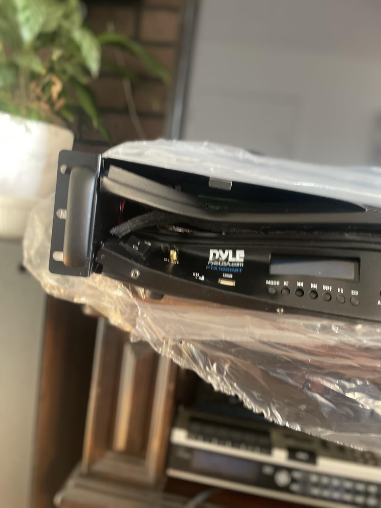 Pyle 2-Channel Rack Mount Power Amplifier with Bluetooth - 2000W Bridgeable with TRS XLR Input, Speakon Outputs, USB-A Input with MP3 Player, Bridge Mode, Cooling Fan, LED Level Meters - PTA1000BT customer photo 1