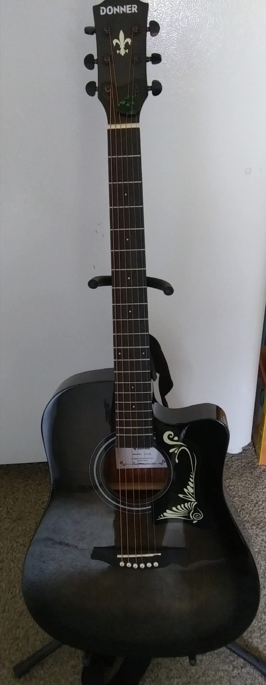 Donner Acoustic Electric Guitar Full Size Kit for Beginner Intermediate with Amplifier Capo Pick Tuner Strings Strap - 41 Inch customer photo 1