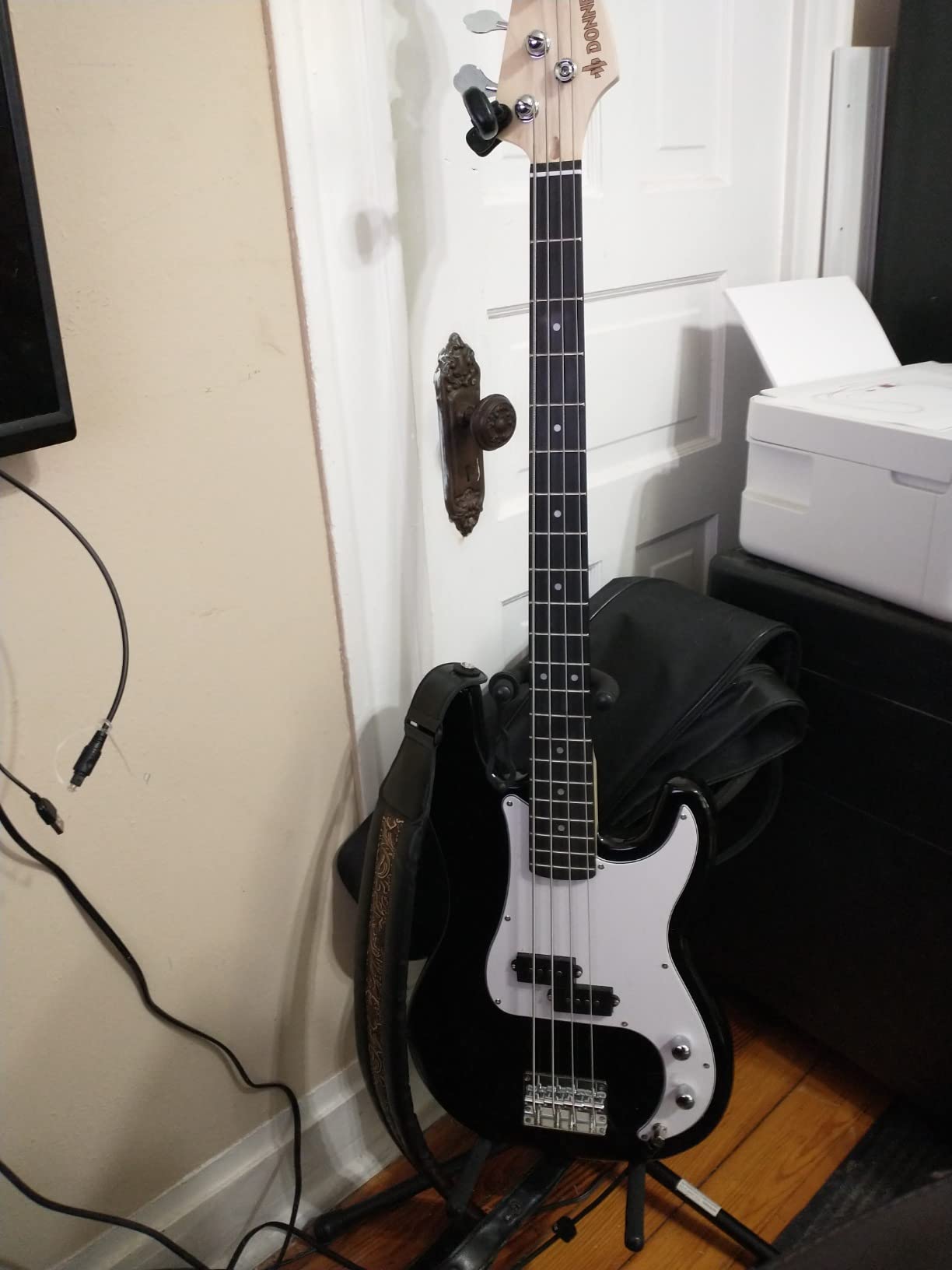 Donner Electric Bass 4 Strings Full-Size Guitar Kit PJ-Style (Red) customer photo 1