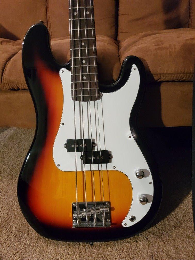 Donner Electric Bass 4 Strings Full-Size Guitar Kit PJ-Style (Red) customer photo 2