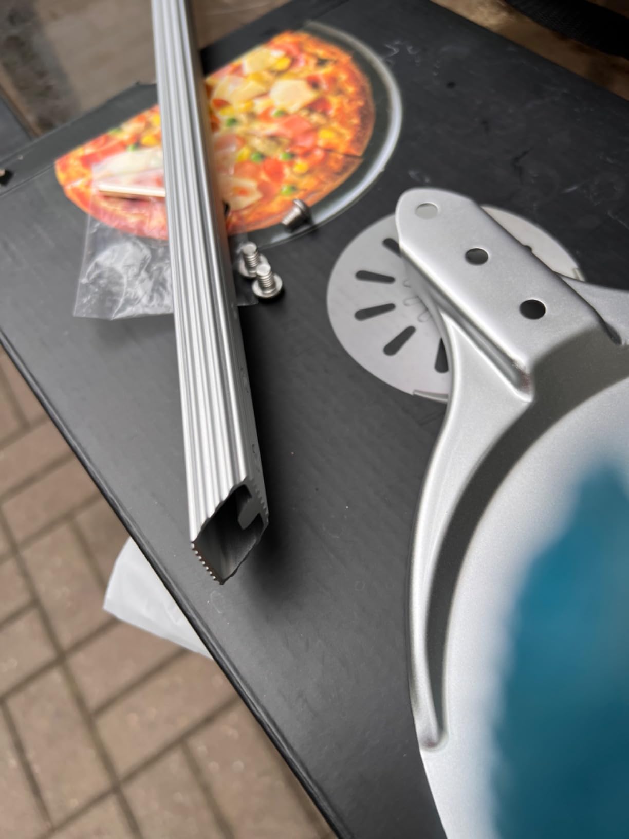 Pizza Turning Peel, 8-inch Pizza Peel Turner Spinner with Non-Slip Long Handle & Silicone Hanging Hook, Essential Pizza Oven Accessories for Outdoor & Indoor Baking, Even Crispy Crust Every Time customer photo 1