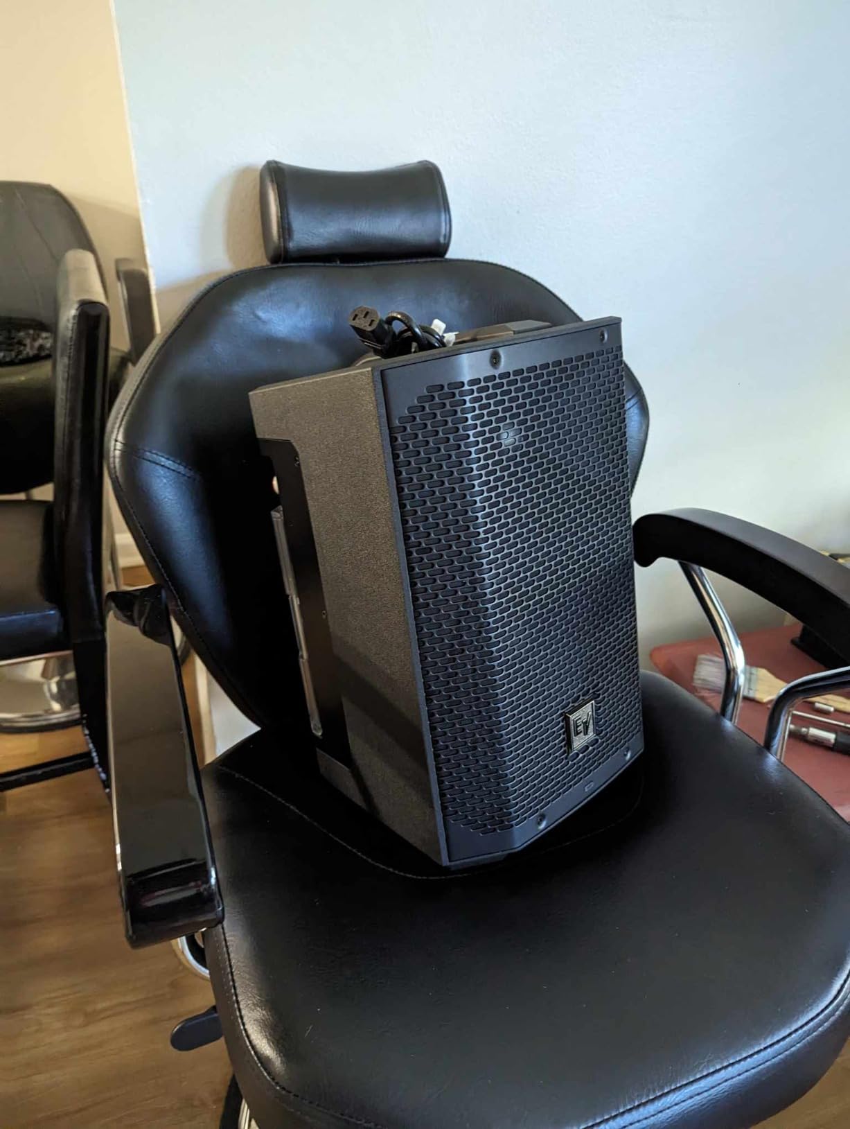 Electro-Voice Everse 8 8 Battery Powered Weatherized Pa Speaker (Black) customer photo 2