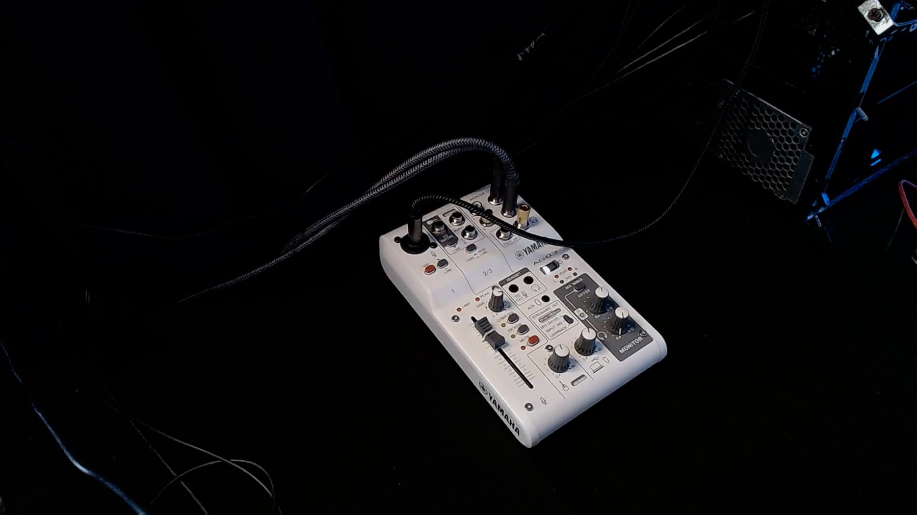 Yamaha AG03MK2 White 6-Channel Live Streaming Loopback Mixer/USB Interface with Steinberg Software Suite customer photo 1