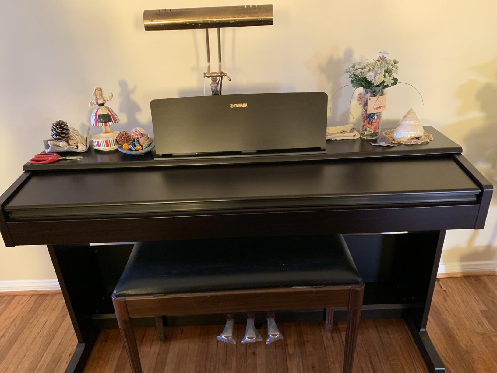 Yamaha Arius Series 88-Key Weighted Action Upright Digital Piano for Beginner and Intermediate Players, Dynamic Response, Grand Piano Sound, 3-pedal Unit, Upright Design, Bench Included, Black YDP105B customer photo 2