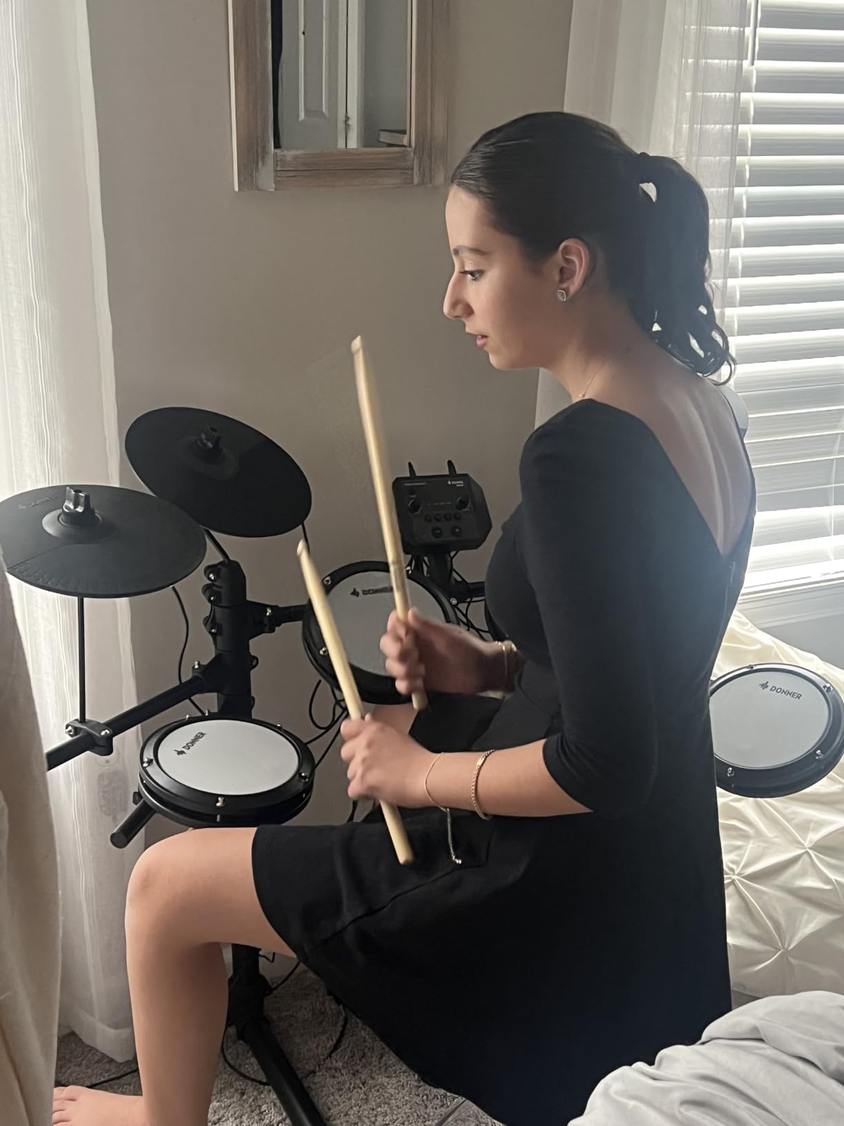 Donner DED-80 Electronic Drum Set with 4 Quiet Mesh Pads, 180+ Sounds, 2 Pedals, Throne, Headphones, Sticks, and Melodics Lessons customer photo 2