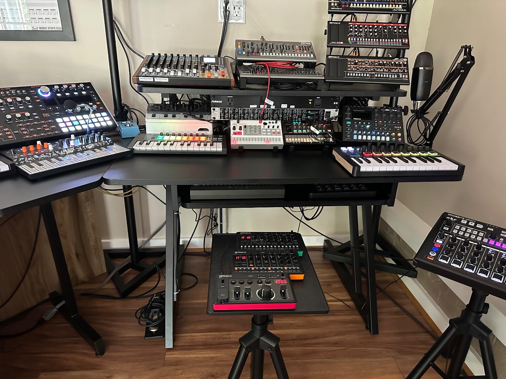 Roland AIRA Compact T-8 BEAT MACHINE | Ultra-Portable Rhythm and Bass Machine with Genuine Roland Sounds | TR-REC Drum Sequencer | Six Rhythm Tracks | Built-in Effects | USB and MIDI Connectivity customer photo 1