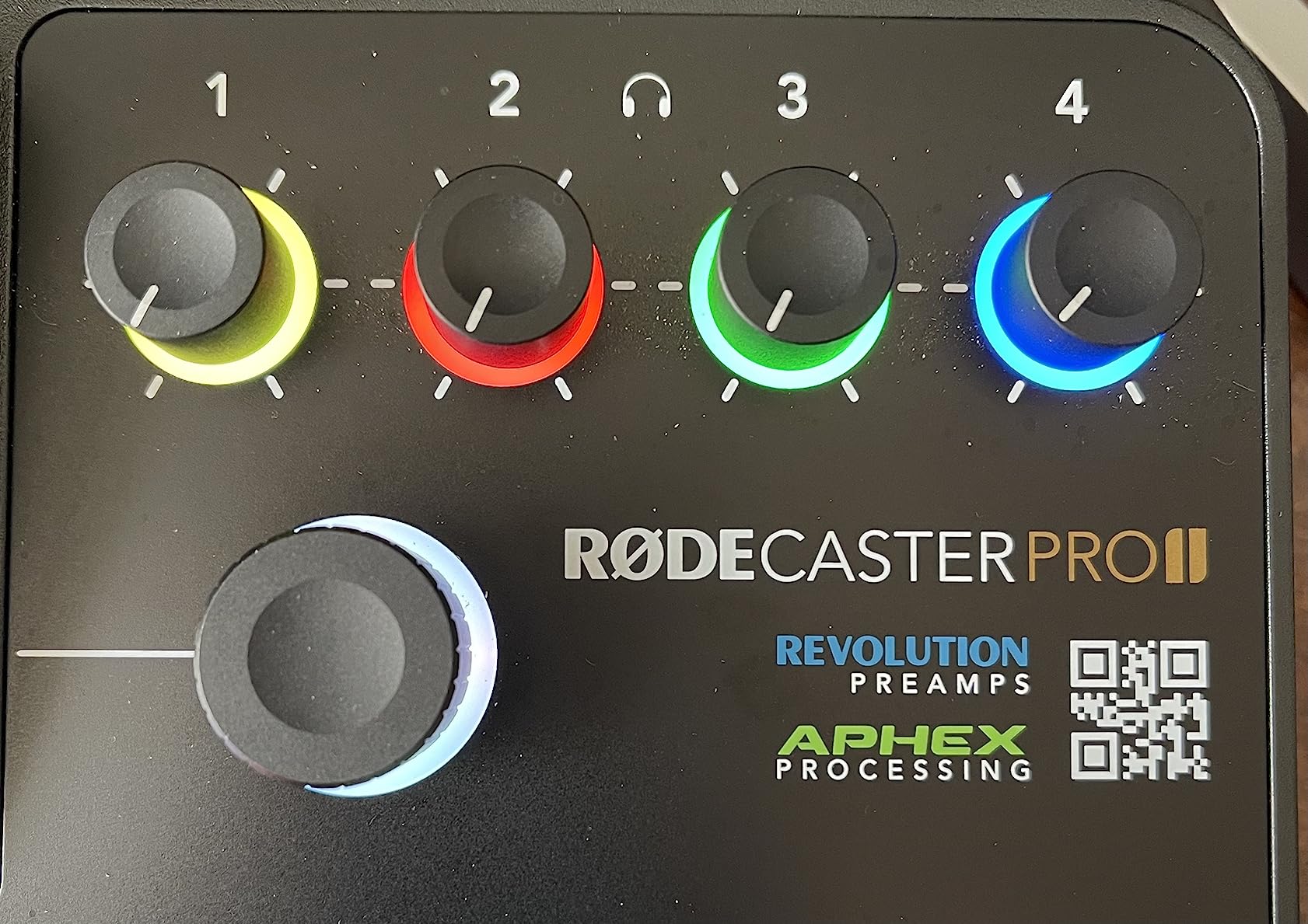 RØDE RØDECaster Pro II All-in-One Production Solution for Podcasting, Streaming, Music Production and Content Creation,Black customer photo 2