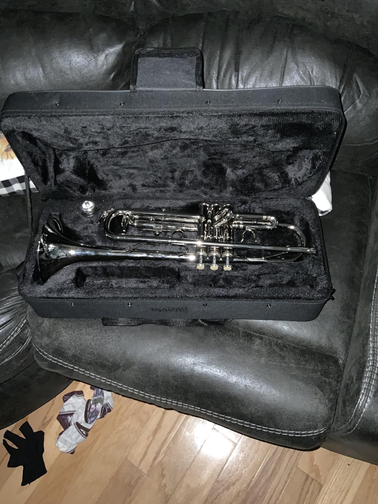 Ktaxon Bb Standard Trumpet for Beginners, Student Trumpet Trompeta Set | Full Equipment with Hard Case, 7C Mouthpiece, Cleaning Cloth, Gloves, Brass Instruments for Kids and Adults (Gold) customer photo 1