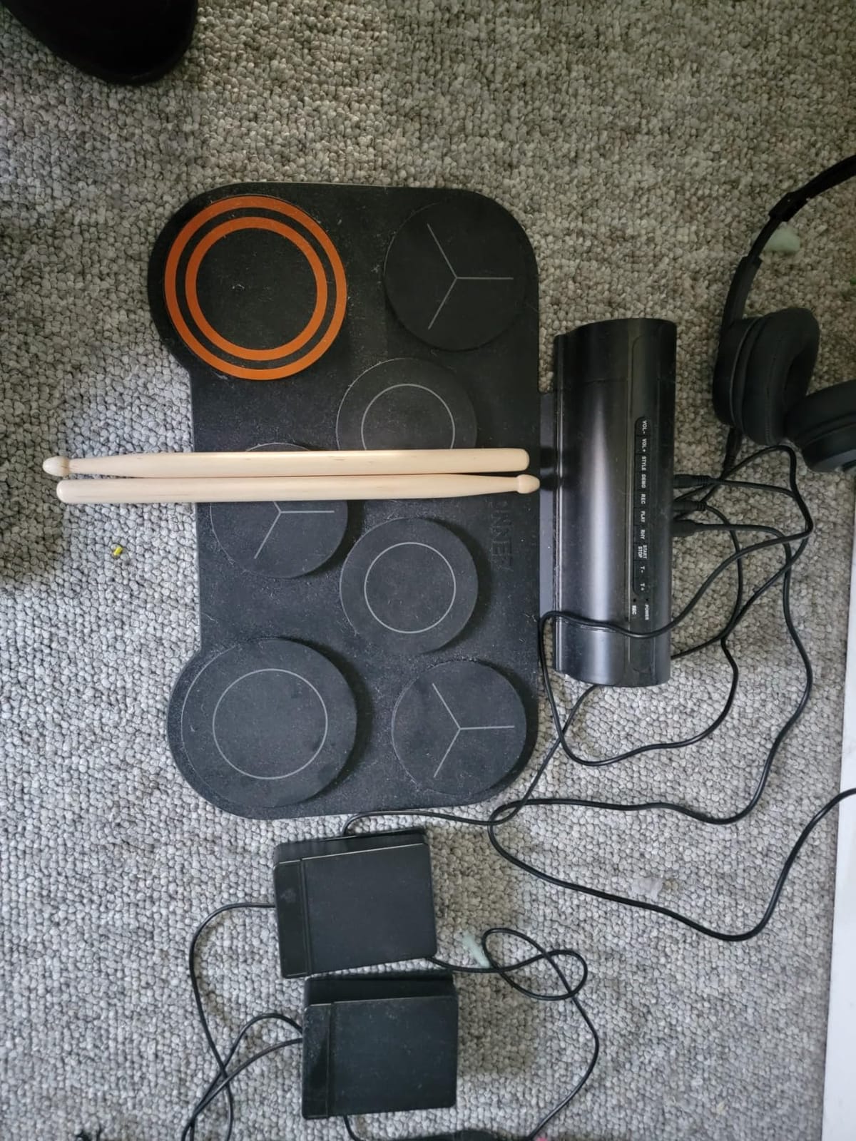 Donner Electronic Drum Set, 7 Pads Electric Drum Pad Roll Up Quiet Drum Pad Built-in Speaker, 40 Drum Lessons Included, Kids Holiday Christmas & Birthday Gift Instrument Toys(DED-20) customer photo 1