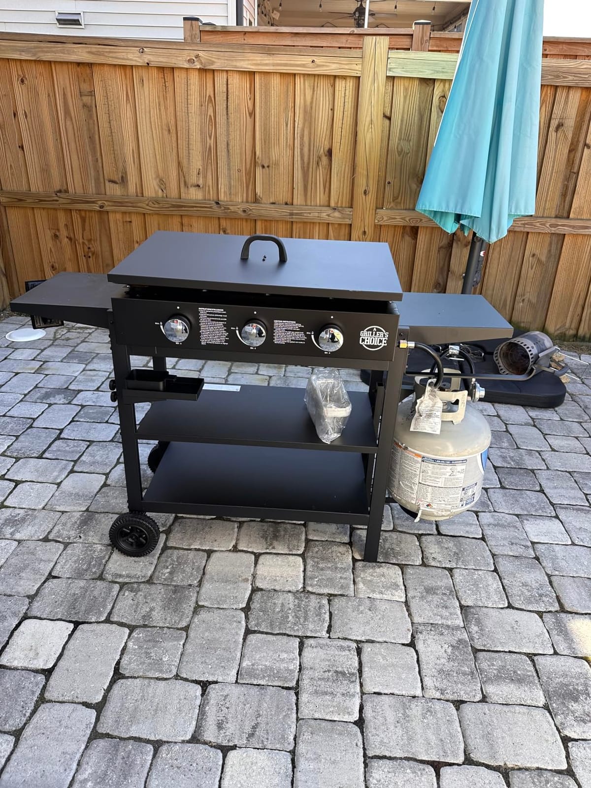 Griller's Choice Gas Griddle with Hinged Hood, Wind Guards, Front Grease Management, 4 Shelves, Propane Griddle for Flattop Grills Outdoor Cooking customer photo 2
