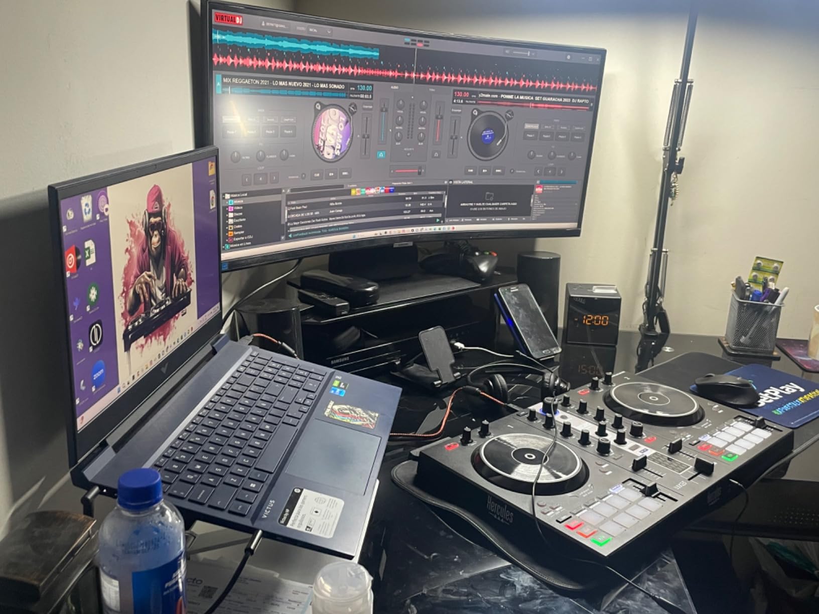Hercules DJControl Inpulse 300 MK2-2 Deck DJ Controller Serato & DJUCED | 2-deck DJ controller for Serato & DJUCED featuring Beatmatch Guide LEDs, 16 performance pads & pre-mapped Stems control customer photo 1