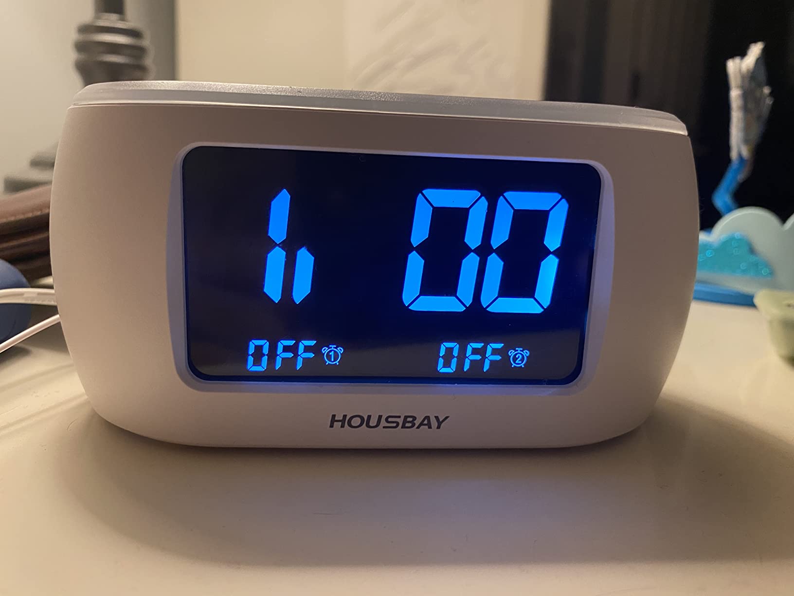 HOUSBAY Digital Alarm Clock Radio for Bedrooms with Rainbow Display customer photo 1