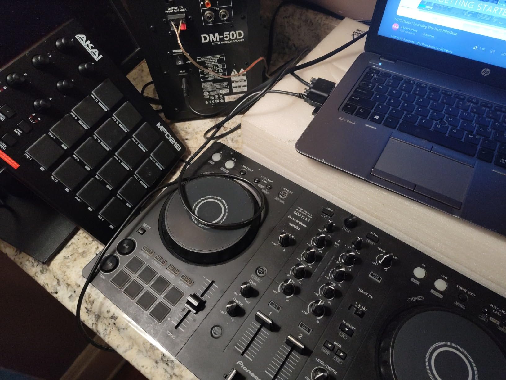 Pioneer DJ DDJ-FLX4 2-Channel DJ Controller, 16 Pads, Graphite | For learners and improvers, 2-channel 2-deck controller, Smart Fader, Smart CFX, mic and livestream ready, USB customer photo 1