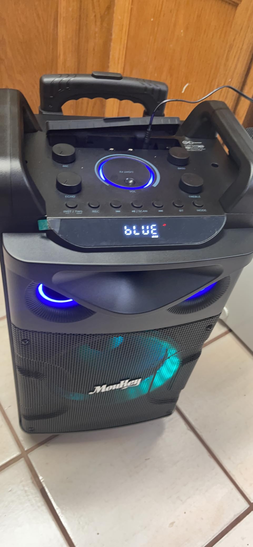 Moukey Karaoke Machine, 10