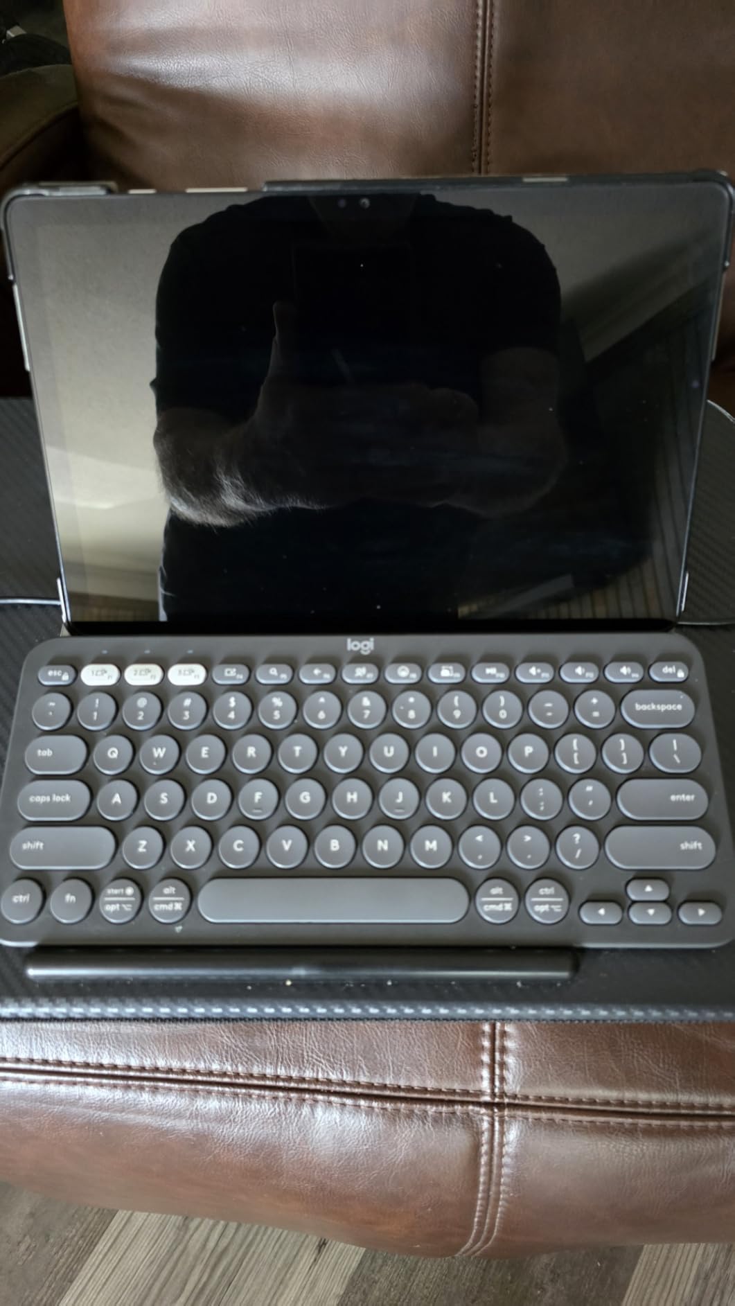 Logitech Pebble Keys 2 K380s Wireless Bluetooth Keyboard - Tonal Graphite customer photo 2