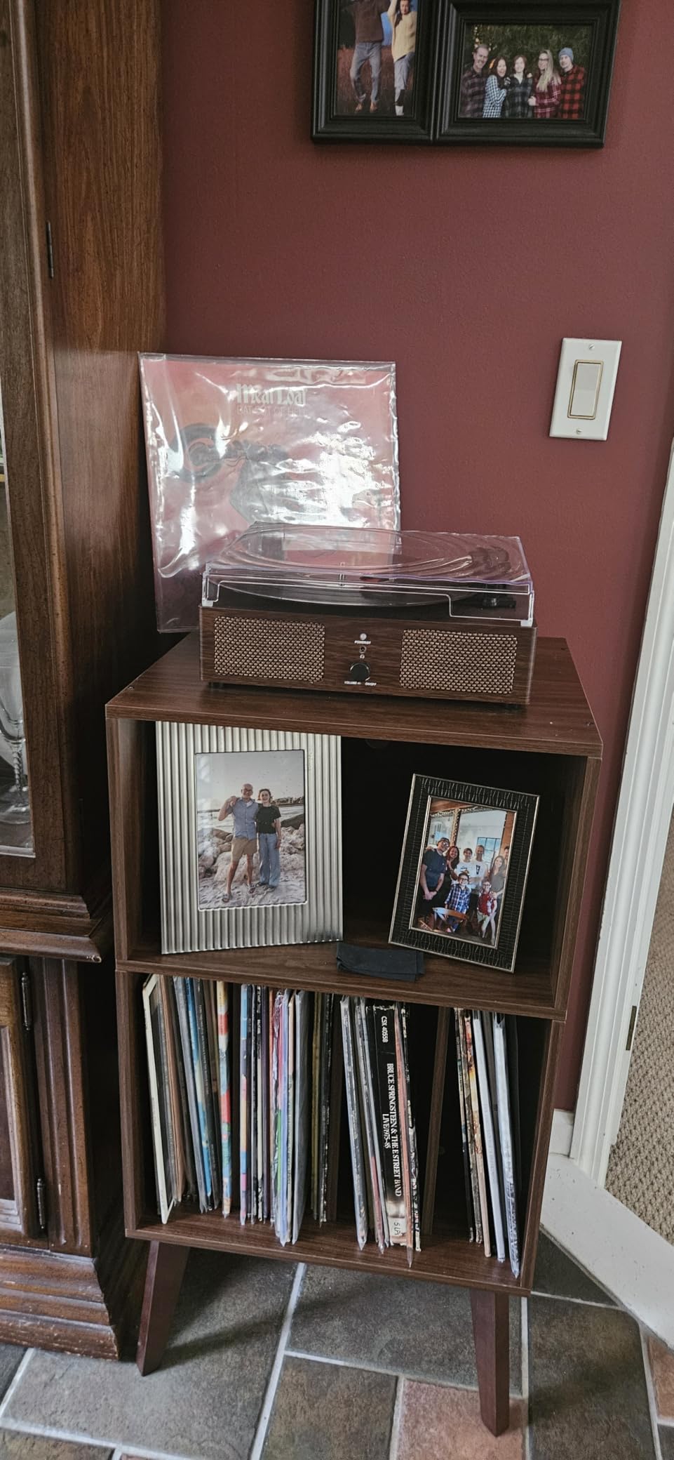 Lerliuo Record Player Stand, Walnut Turntable Stand Holds up to 160 Albums customer photo 1