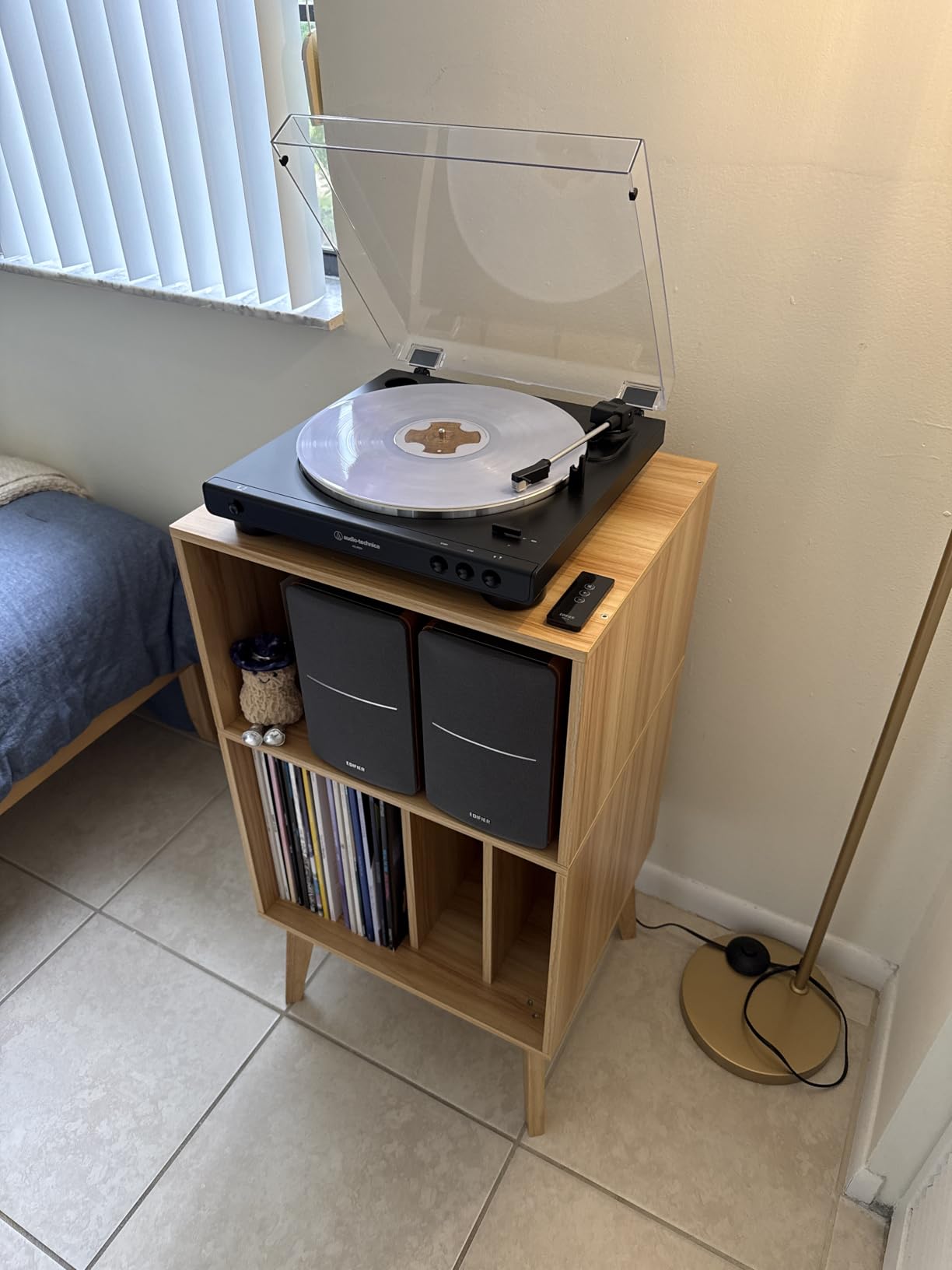 Lerliuo Record Player Stand, Walnut Turntable Stand Holds up to 160 Albums customer photo 2