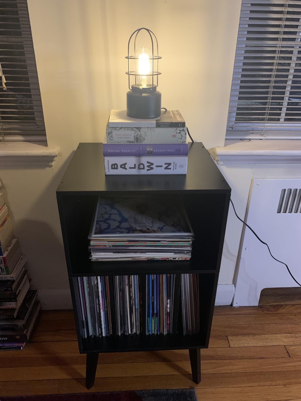 Lerliuo Record Player Stand, Black Turntable Stand Holds up to 160 Albums customer photo 1