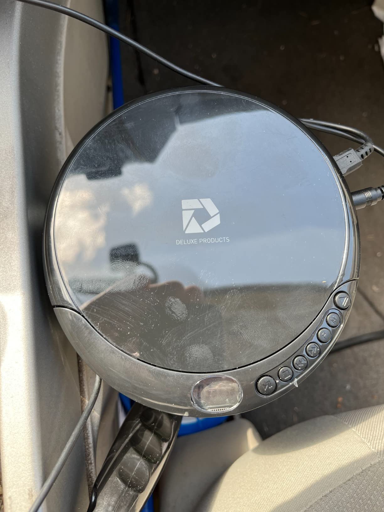 Deluxe Products CD Player Portable with 60 Second Anti Skip, Stereo Earbuds, Includes Aux in Cable and AC USB Power Cable for use at Home or in Car. Silver customer photo 1
