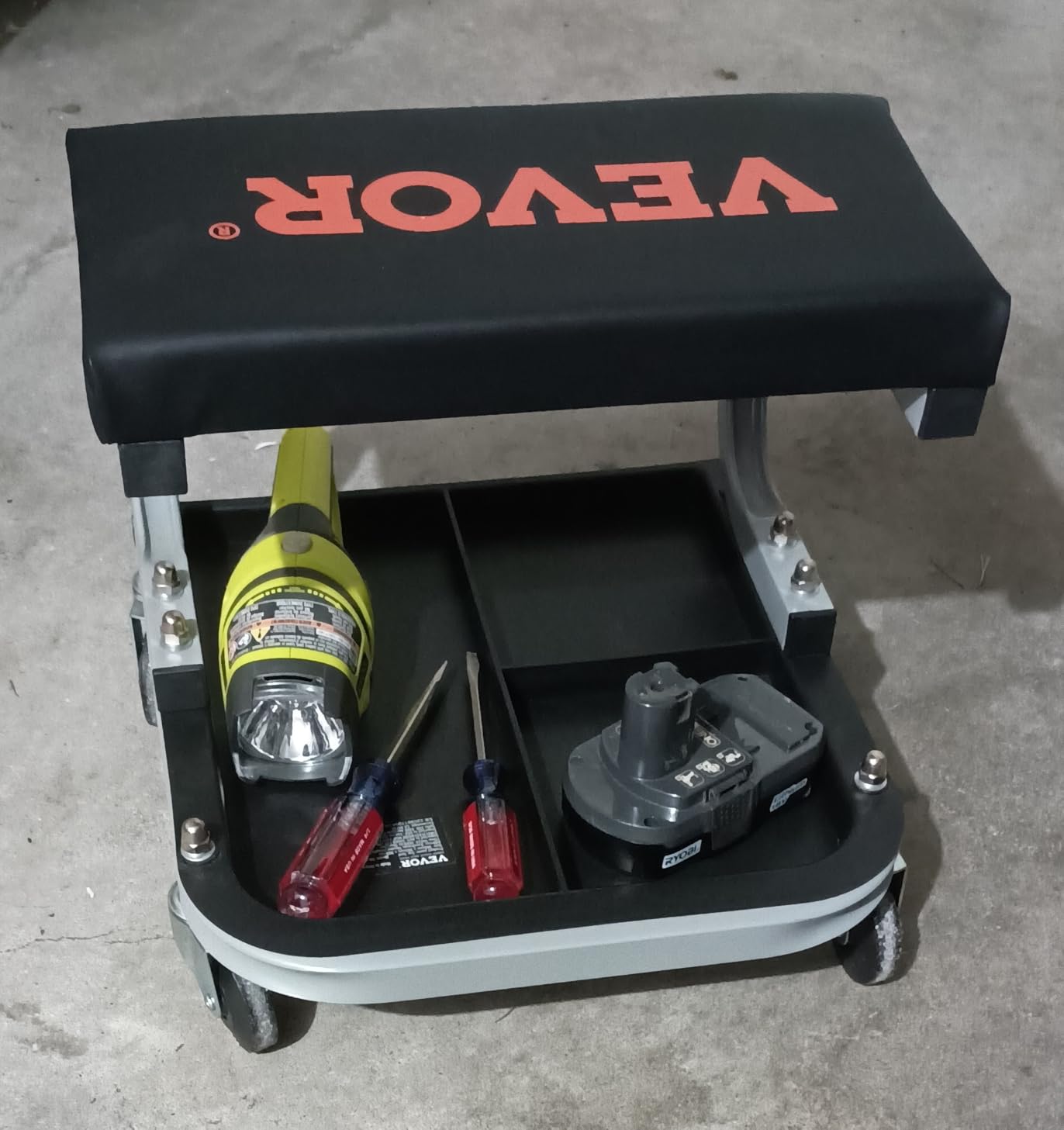 VEVOR Rolling Creeper Garage/Shop Seat, 250 LBS Capacity Padded Rolling Workshop Stool with Tool Tray Storage, Mechanic Stool for Garage, Shop, Auto Repair, Black customer photo 2