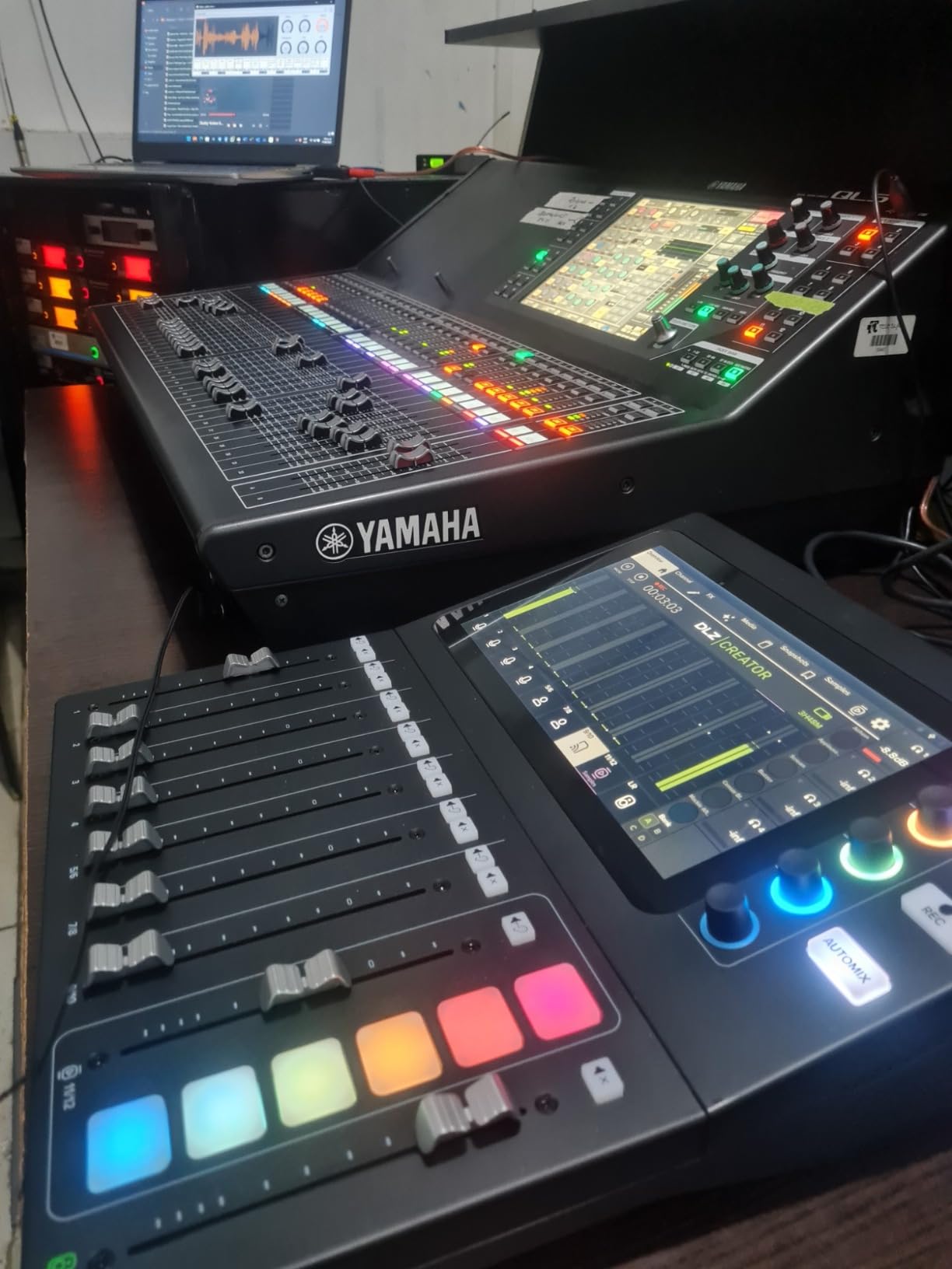Mackie DLZ Creator Adaptive Digital Mixer for Podcasting, Streaming and YouTube with User Modes, Mix Agent Technology, Auto Mix, Onyx80 Mic Preamps customer photo 2