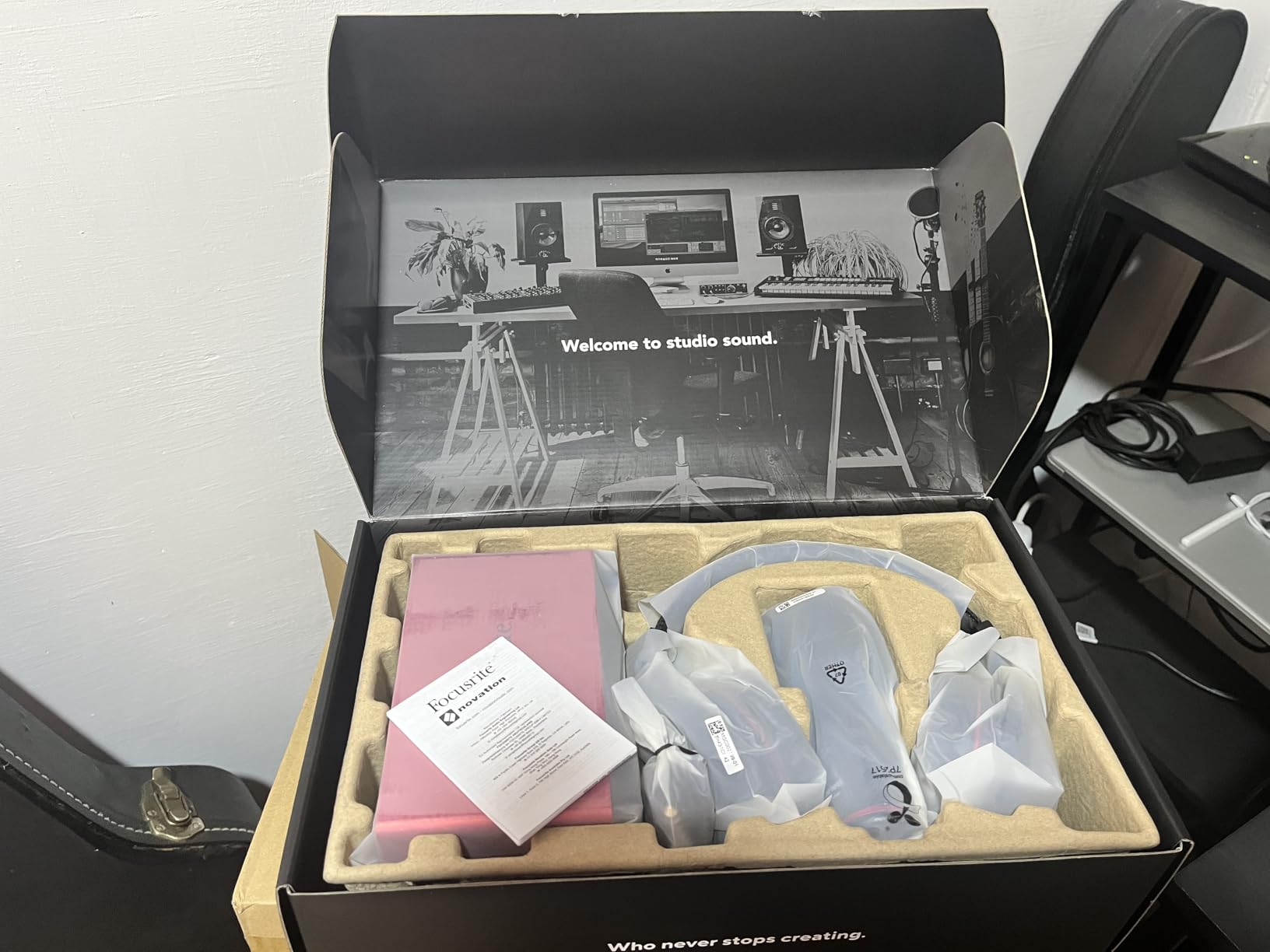 Focusrite Scarlett 2i2 Studio 4th Gen USB-C Audio Interface Bundle customer photo 2