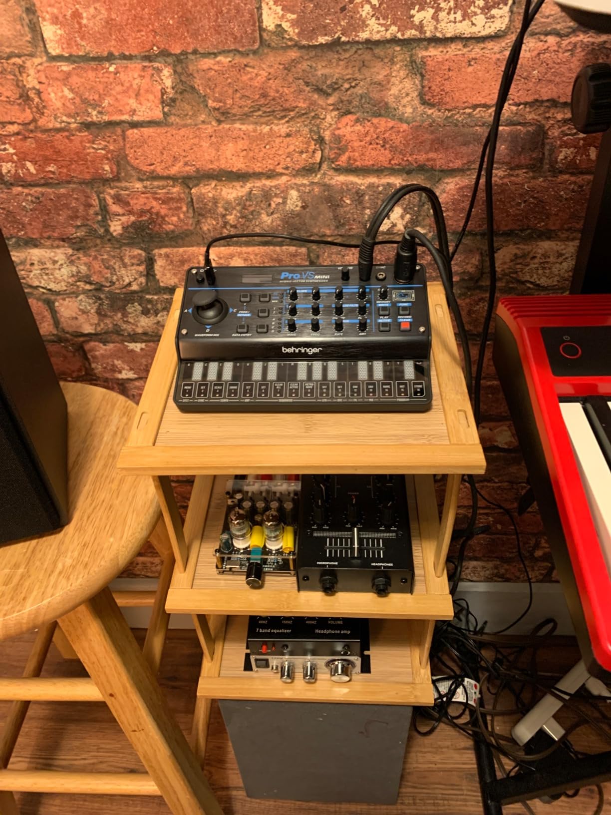 Behringer Pro VS Mini Portable 5-Voice Hybrid Synthesizer with 4 Vector Morphing Oscillators Per Voice, Analog Low-Pass Filter, 16-Step Sequencer and Arpeggiator customer photo 2