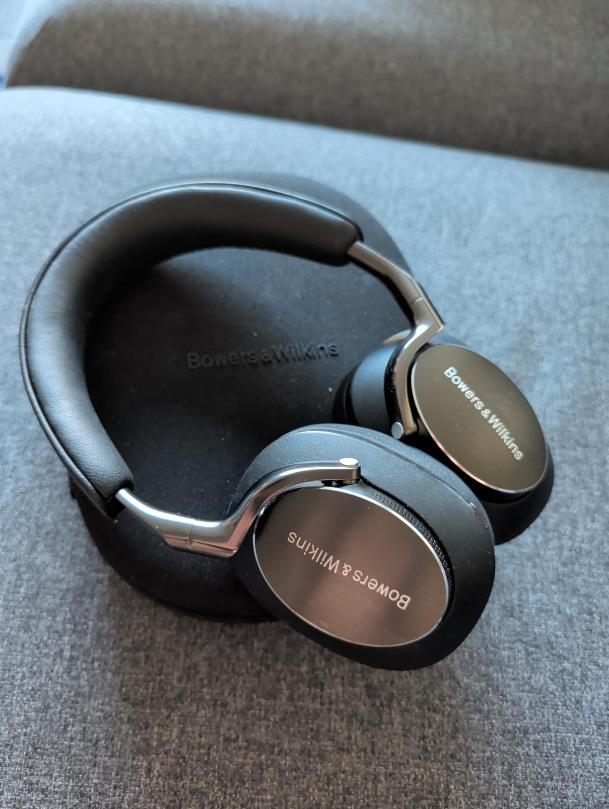 Bowers & Wilkins Px8 Over-Ear Wireless Headphones, Royal Burgundy customer photo 2