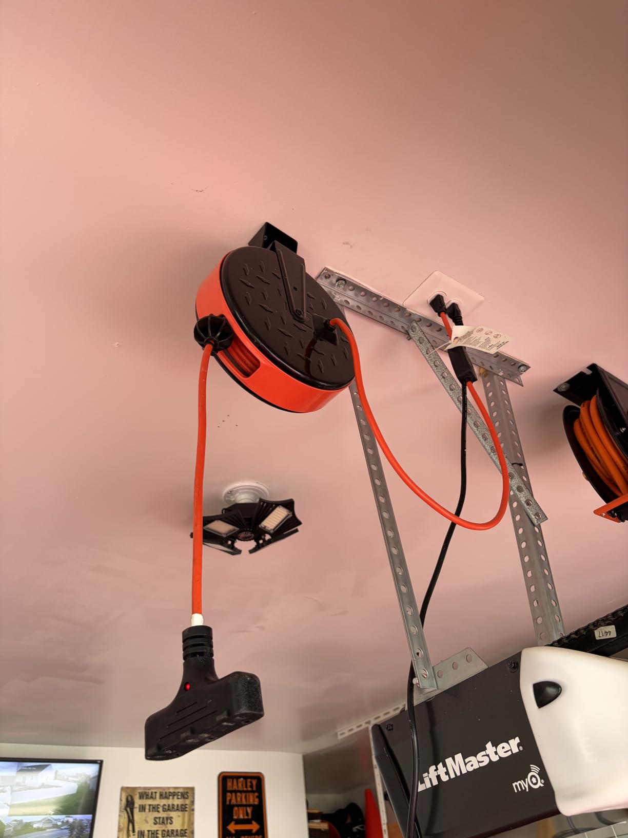 Giraffe Tools Retractable Air Hose Reel 50ft with Swivel Bracket 3/8