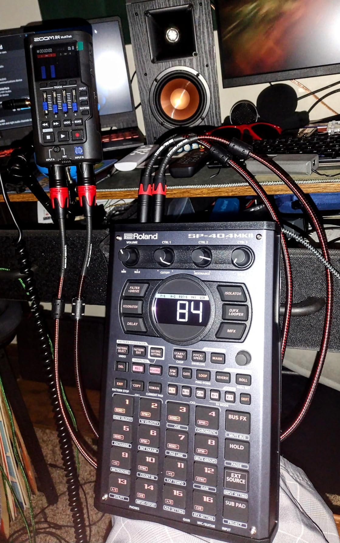 Zoom R4 Multi-Track Recorder for Musicians with 2 XLR/TRS Combo Inputs, 32-Bit Float, Stereo Bouncing Built-In Microphone, Effects, Rhythms, Battery Powered, USB Audio Interface customer photo 2