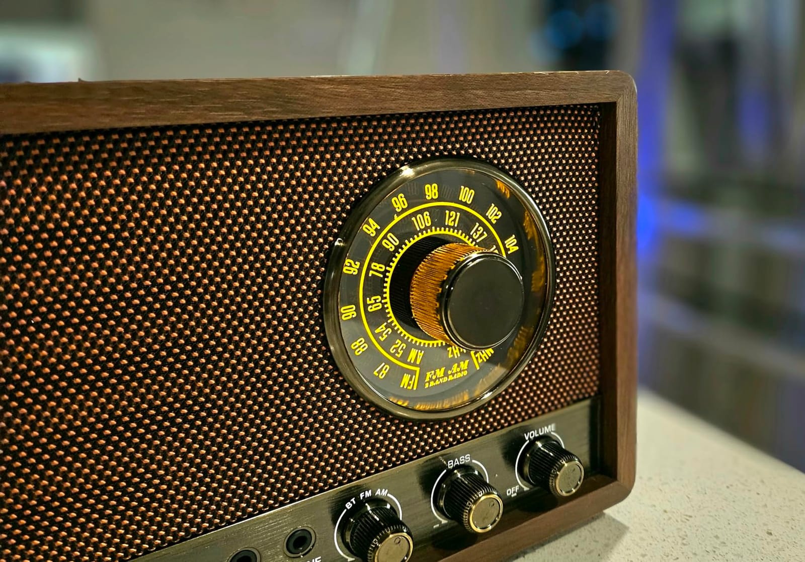 LEOTEC AM FM Radio,Retro Wood Table Radio,Portable Bluetooth Speaker Plug in Wall,Best Reception with AUX,Headphone Jack,Bass Control,Great for Home,Outdoor,Brown customer photo 2